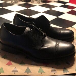 Men’s Johnston&Murphy dress shoes, size 9.5 m